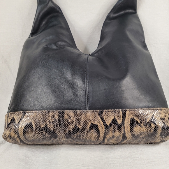​CECCONI PIERO Italy Black Leather Hobo Bag Snakeskin Trim Large Shoulder Bag
​ - Picture 9 of 13